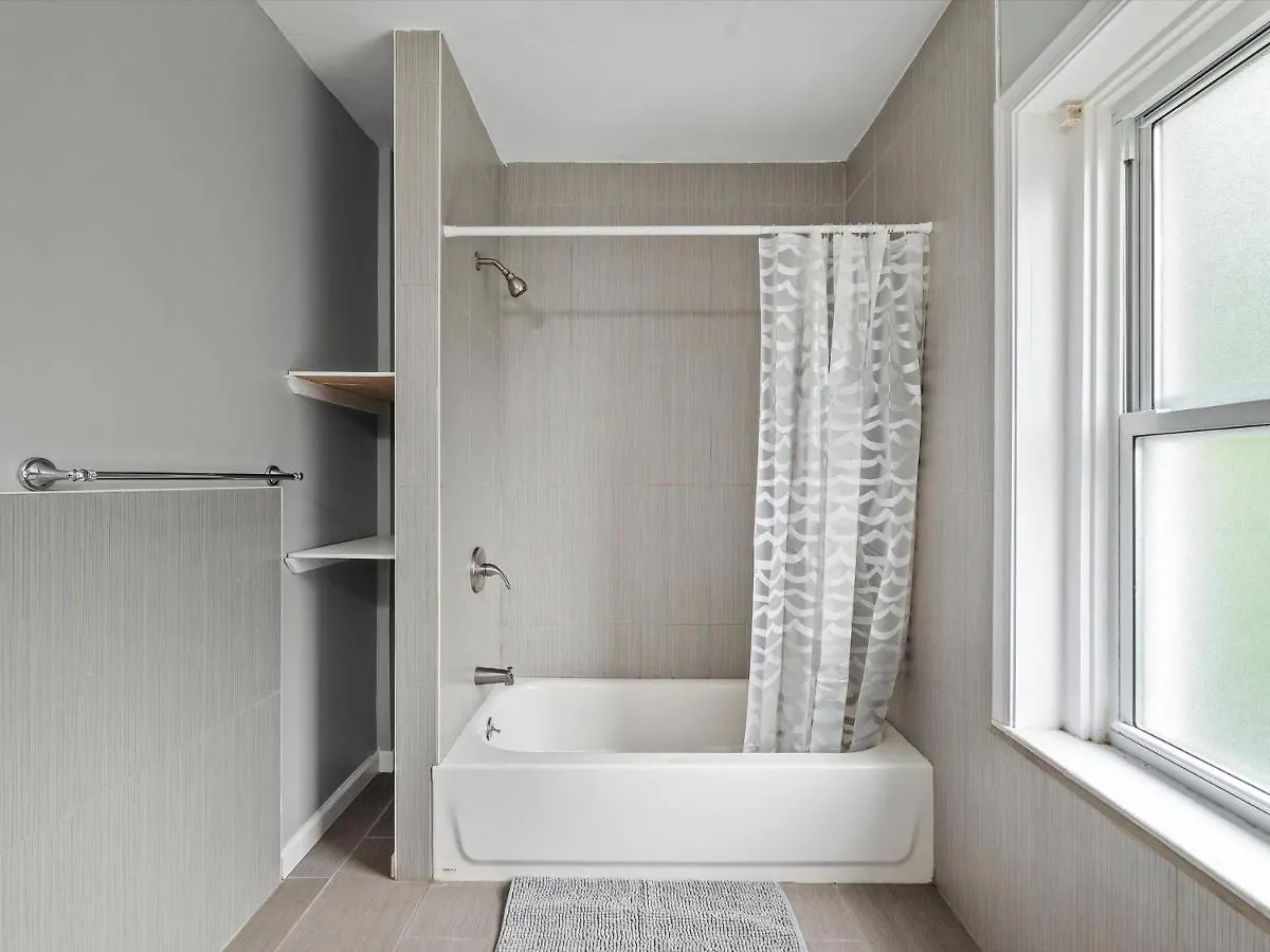 Oakland/University @H Bright And Stylish Private Bedroom With Shared Bathroom Pittsburgh